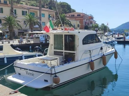 Space Cruiser 310 + 2x220 hp VM entrobordo diesel natante barca crociera livorno boats boat bateaux barco cabinato linea d\'asse toscana plastik
